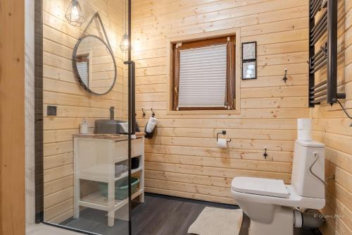 Koupelna v ubytování Domek Pan Modrzew - Slow - Hamaki - Chill - ogrodzony teren Pet Friendly