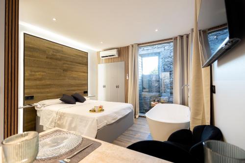 a hotel room with a bed and a table and chairs at as Alvarizas in Moraña