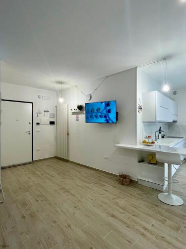 a white kitchen with a sink and a counter at La Maison Blanche Otranto in Otranto