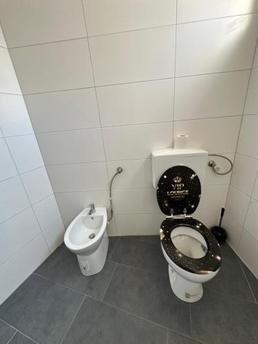 a bathroom with a toilet and a bidet at Appartement for Rent 03 in Pattensen