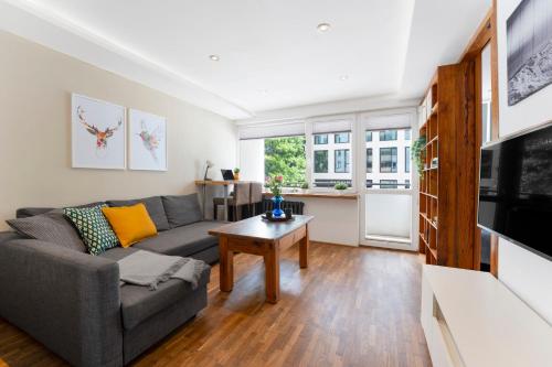 Televízia a/alebo spoločenská miestnosť v ubytovaní oompH Warsaw Central Apartment