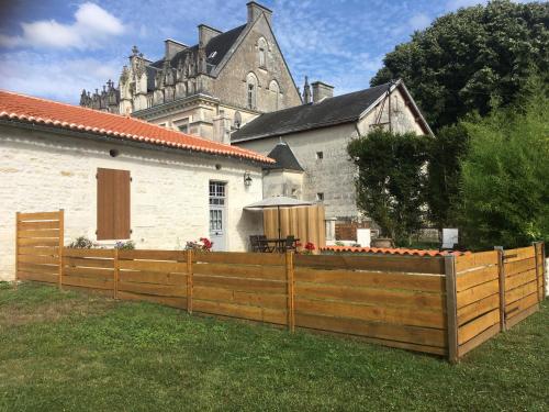 Swallows, Beautiful gite in the grounds of Chateau Beauvoir