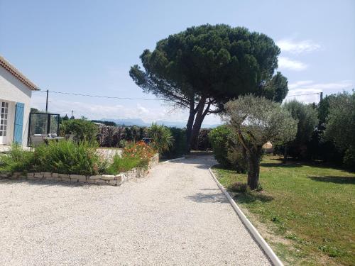 Photo de la galerie de l'établissement La Villa Maya, tout confort, grand jardin, piscine, à Sauzet