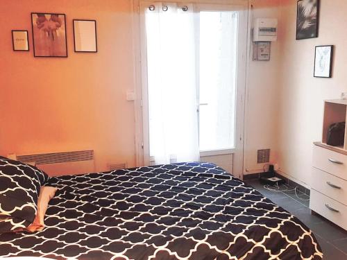 Near Eiffel Tower - Paris