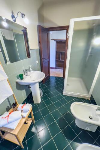 a bathroom with two sinks and a shower at Villaluce Wine Agriturismo in Castiglione del Lago