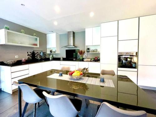 Foto dalla galleria di Le Loft Cosy Chic - Contemporain, Clim, Wifi, 6 pers a Istres