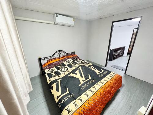 Voodi või voodid majutusasutuse บ้านเช่า Wilai Townhome Udon toas