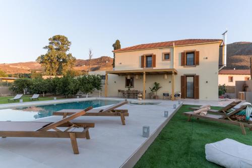 Gallery image of Ergini country villa with bio infinity pool & spa in Panayía