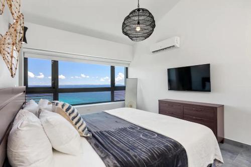 En eller flere senge i et værelse på Seaside villa with the most stunning ocean view!