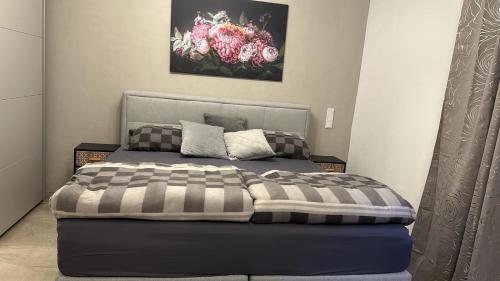 a bedroom with a bed with a checkered blanket at Quiet 1-Bedroom Apartment - Ideal for small Familiy & Work Stays in Munich