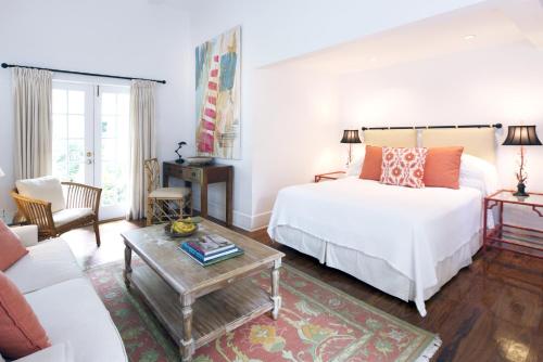 Ένα ή περισσότερα κρεβάτια σε δωμάτιο στο Simonton Court Historic Inn & Cottages