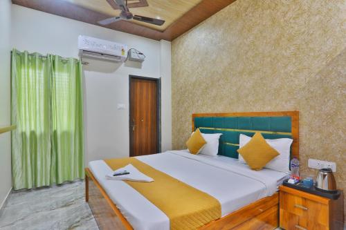 Voodi või voodid majutusasutuse Hotel Ramayan Suites Ayodhya Free Pickup From Ayodhya Railway Station ಉಚಿತ ಪಿಕಪ್ ,ఉచిత పికప్ ,இலவச,பிக்அப் toas