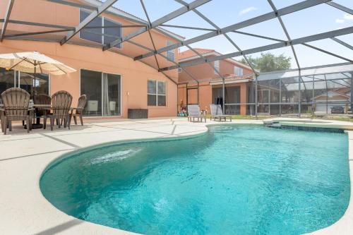 Large Spacious Home w Private Pool & Hot Tub photo 10