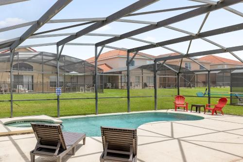 Large Spacious Home w Private Pool & Hot Tub photo 9