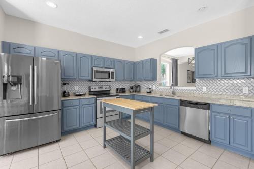Large Spacious Home w Private Pool & Hot Tub photo 17