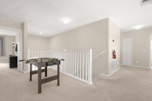 Large Spacious Home w Private Pool & Hot Tub photo 24