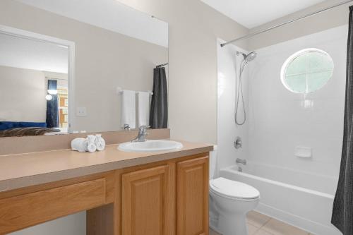 Large Spacious Home w Private Pool & Hot Tub photo 29