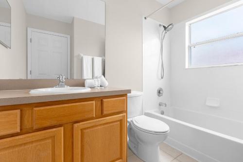Large Spacious Home w Private Pool & Hot Tub photo 35