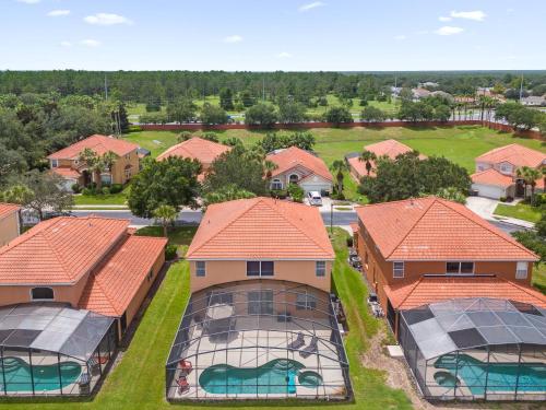 Large Spacious Home w Private Pool & Hot Tub photo 43