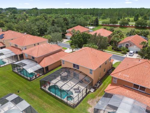 Large Spacious Home w Private Pool & Hot Tub photo 44
