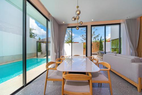 Πισίνα στο ή κοντά στο 4 bedrooms Light luxury modern villa Large space 15m L-shaped swimming pool Family and friends vacation