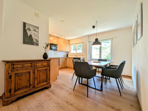 Sunny 3-Bedroom Apartment with Balcony & Parking
