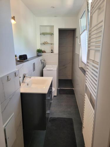 a bathroom with a sink and a toilet at Gute Stube in Hohen Neuendorf