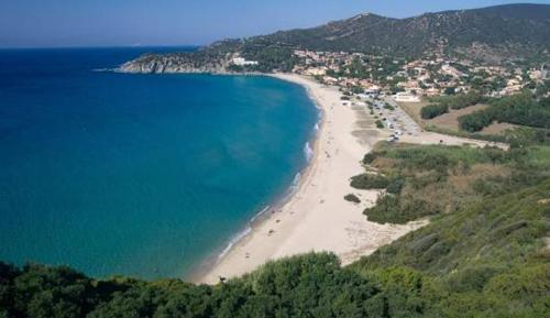 an aerial view of a beach and the ocean at Casa vacanze a due passi dal Poetto in Maracalagonis