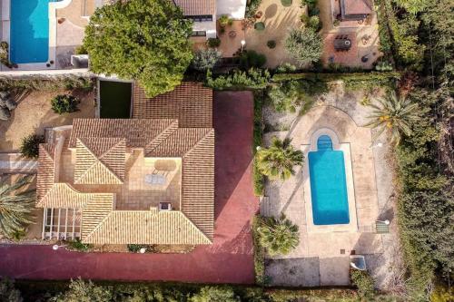 Piscina de la sau aproape de Chalet Villa Sophia Alicante