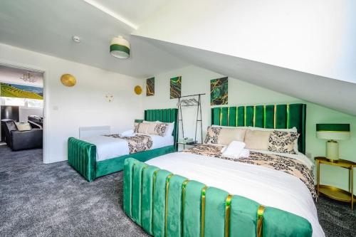 a bedroom with two beds and a couch at -3F421- For your Relaxed, Cosy stay, Free Parking in Batley