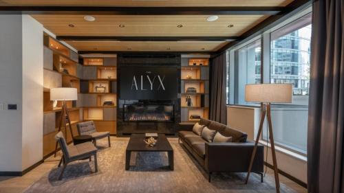 Zona d'estar a Gorgeous Apt with Pool Views