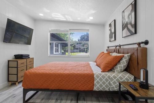 Cama o camas de una habitación en Modern 3br Duplex Kitchen, Wi-fi & Pet-friendly