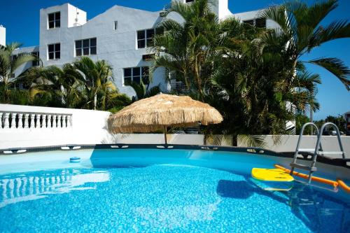 Kolam renang di atau dekat dengan White Paradise Beach House