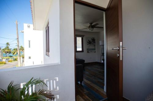 Imagen de la galería de White Paradise Seaside Haven Relax and Unwind, en Vega Baja