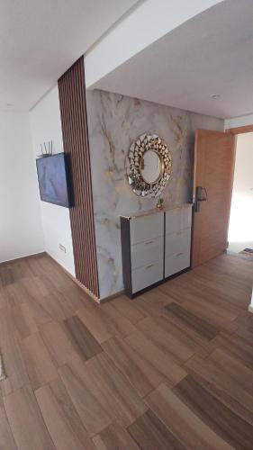 TV a/nebo společenská místnost v ubytování Sidi Rahal Bleu Beach family