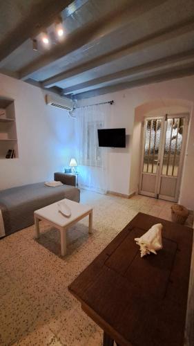 Μια τηλεόραση ή/και κέντρο ψυχαγωγίας στο Symi_Villa_Ilias
