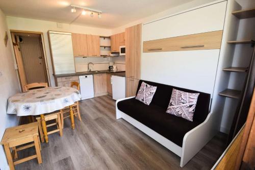 Résidence Le France - Studio Cabine 3/4 pers- LE FRANCE - PLAGNE CENTRE -pied des pistes MAE-9304