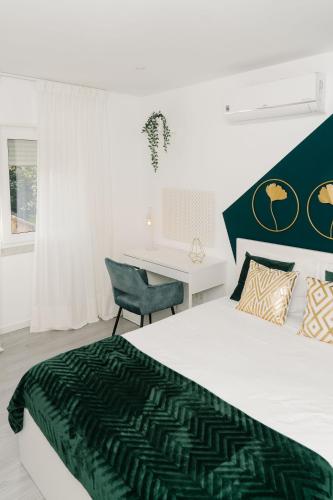 a bedroom with a large bed and a desk at Alegria 79 - Fabulous 3 Bedroom House in Coimbra