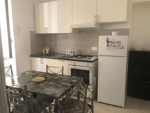 Kuchyň nebo kuchyňský kout v ubytování Casa al mare Cicerata
