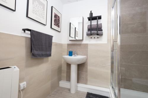 a bathroom with a sink and a shower at The East Retreat in Manchester