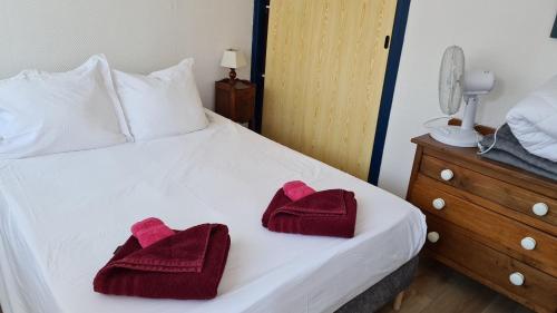 Ένα ή περισσότερα κρεβάτια σε δωμάτιο στο Appartement avec vue sur mer