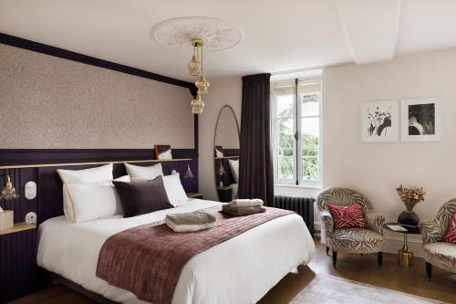 Postel nebo postele na pokoji v ubytování Clos du Cèdre - Chambres d'Hôtes d'Exception, Luxury B&B à Dinan