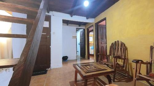 Ruang duduk di Hosteria Rio Verde