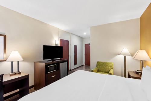TV a/nebo společenská místnost v ubytování SureStay by Best Western Grayson