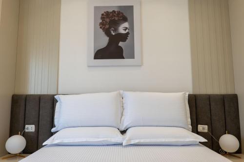 Cama o camas de una habitación en Domi Luxury beach view apartments in Saranda