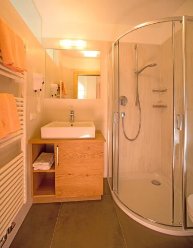 a bathroom with a sink and a shower at Pension Talblick in Laion