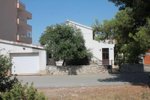 Apartments with parking spaces Businci, Ciovo - 14010