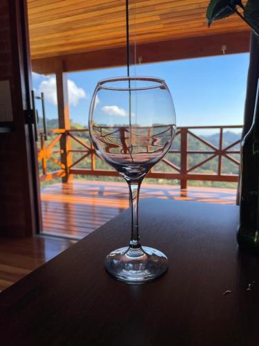 Foto dalla galleria di Chalé 2 hidromassagem lareira e cozinha a Gonçalves