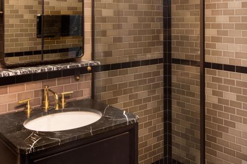 San Francisco Proper Hotel, a Member of Design Hotels Image