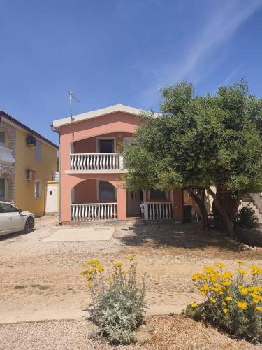 Apartments with parking spaces Vir - 23274